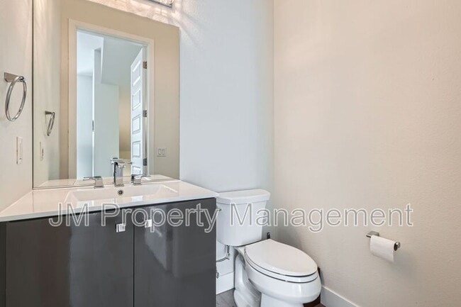 Building Photo - 3090 Wilson Ct