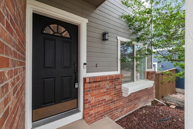 Foto del edificio - 4779 Waldenwood Dr