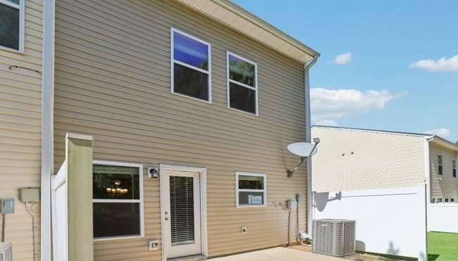 Building Photo - 3324 Estes Dr