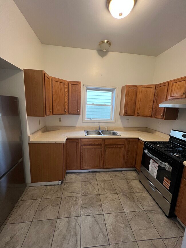 Foto del edificio - 196 Main St (unit 1)