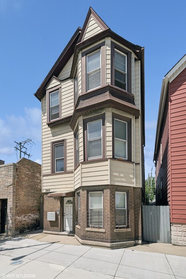 Foto del edificio - 2418 N Western Ave