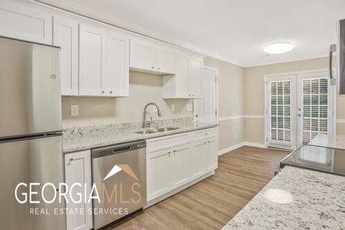Building Photo - 965 Pine Ridge Dr