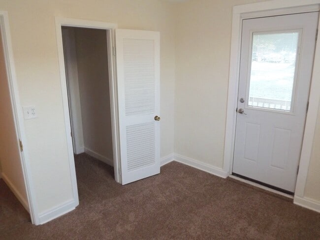 Building Photo - 115 N Park St