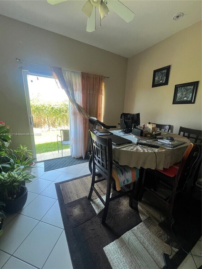 Foto del edificio - 2551 SE 16th Terrace