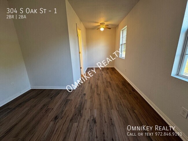 Foto del edificio - 304 S Oak St