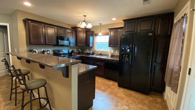 Foto del edificio - ~*~Gorgeous 2 Bedroom 2 Bathroom Duplex~*~