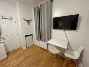 Building Photo - 4072 A Rue Drolet-SI ID1222988P