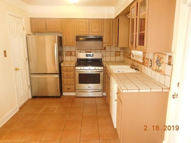 Building Photo - 1442 River Dr