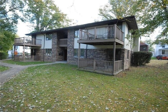 Building Photo - 194 Derrick Ave