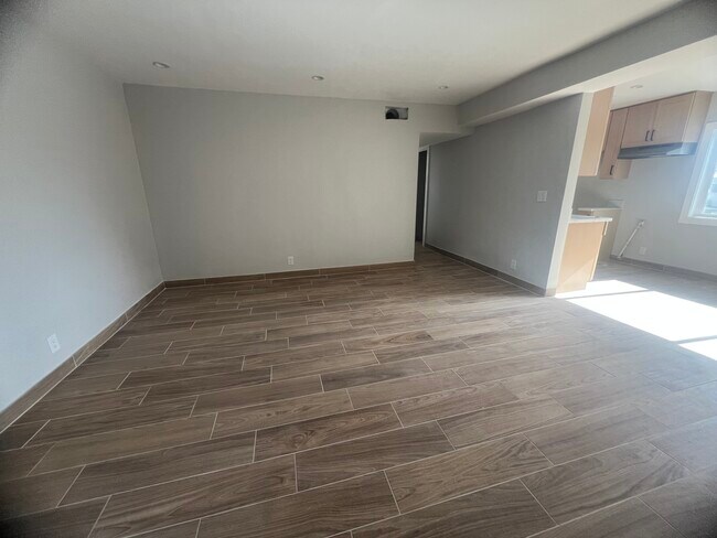 Building Photo - 13425 Vanowen St