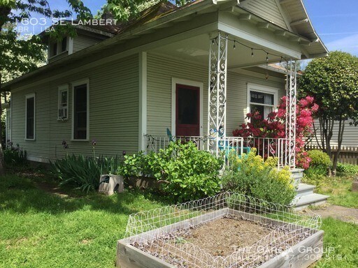 Primary Photo - Adorable Sellwood Gem! Available!