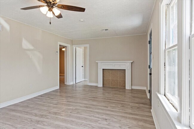 Living room - 807 SW Jefferson Ave