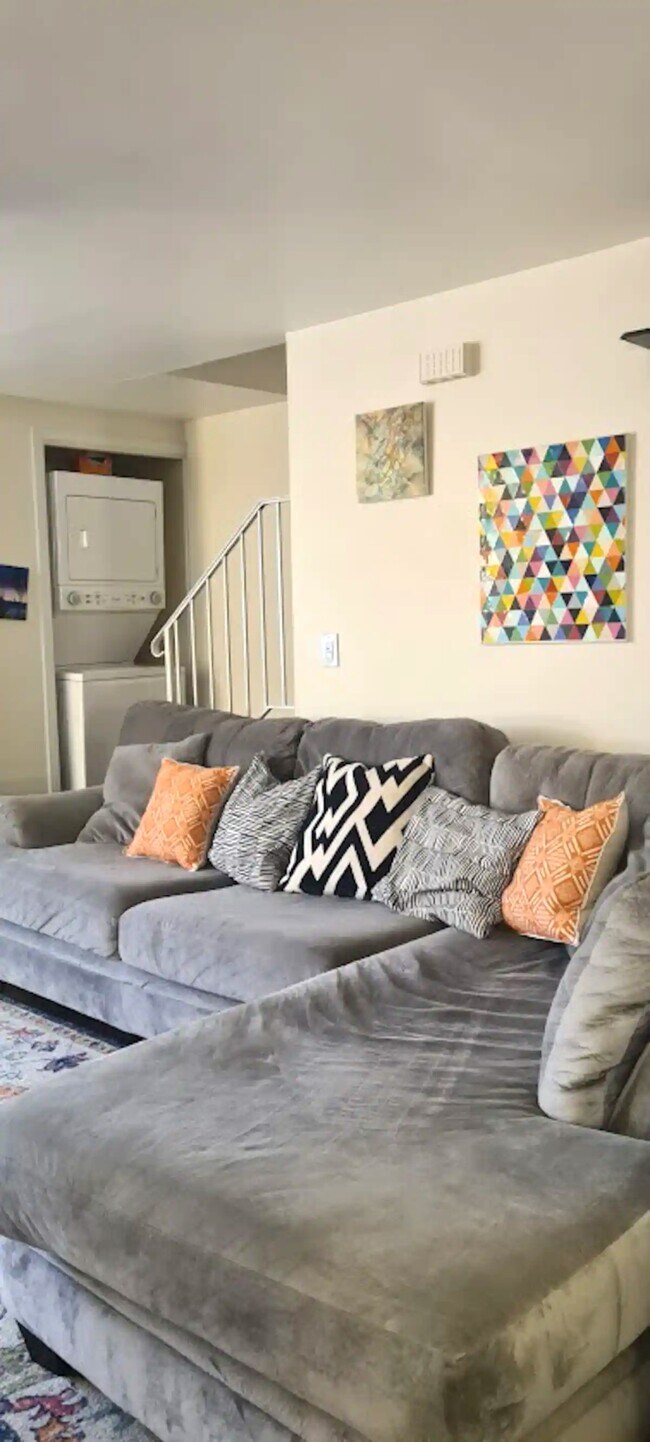 Foto del edificio - 8428 Harris Ave
