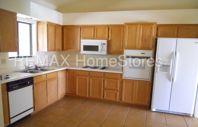 Building Photo - 3349 Swan Dr