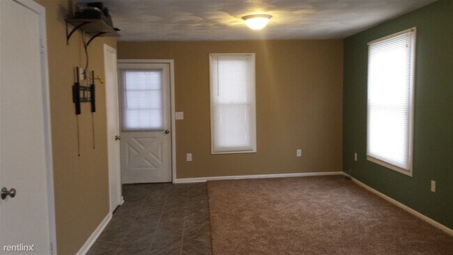 Building Photo - 3 br, 1 bath House - 193 S Park St