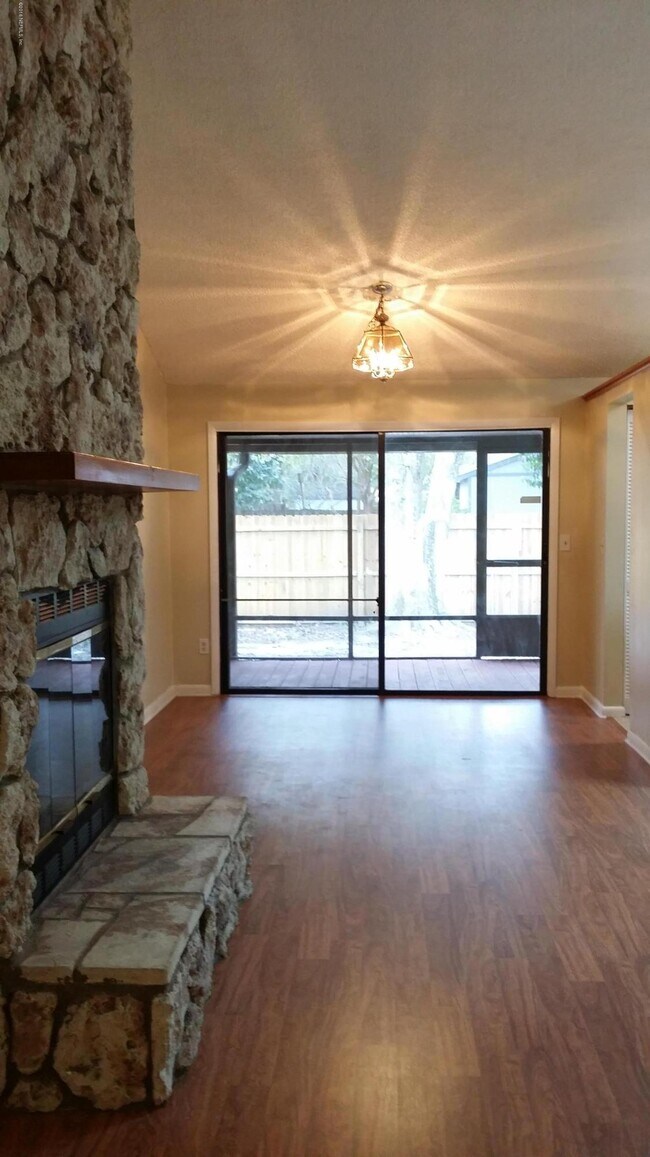 Building Photo - 6738 Periwinkle Dr