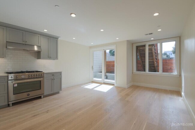 Building Photo - 123 Ashbury St