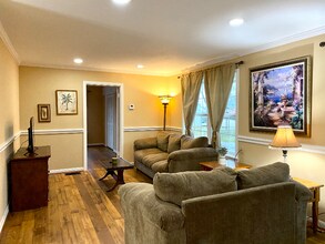 Building Photo - 307 W Wellington St