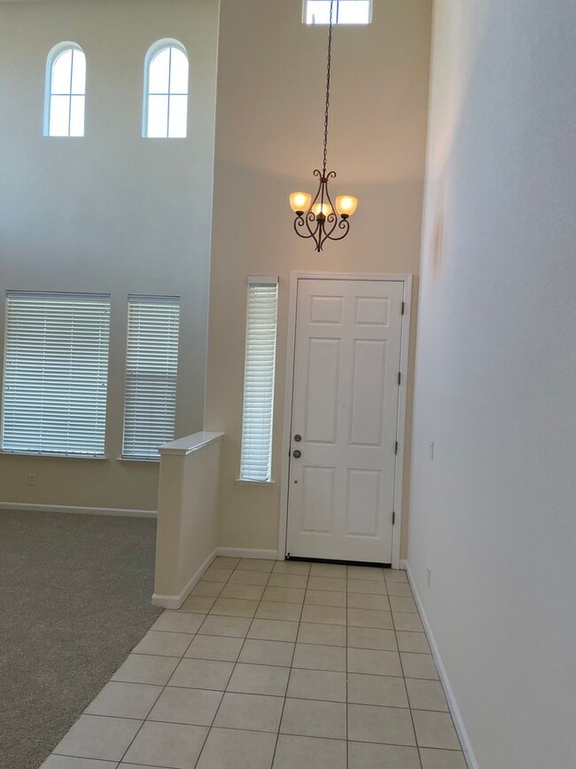 Foto del edificio - NICE TWO STORY HOME IN WEST ROSEVILLE