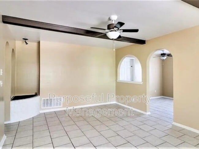 Building Photo - 809 Meadowgreen Dr