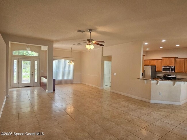 Building Photo - 2074 Botanica Cir
