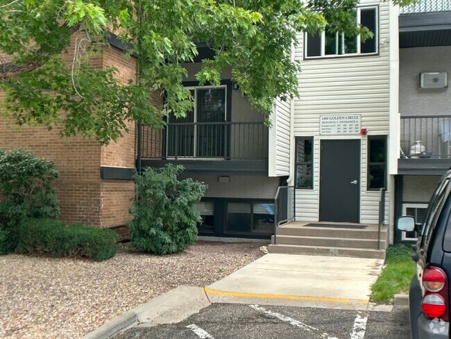 Building Photo - 1400 Golden Cir