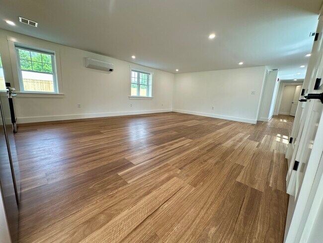 Foto del edificio - 122 S Silver Ln