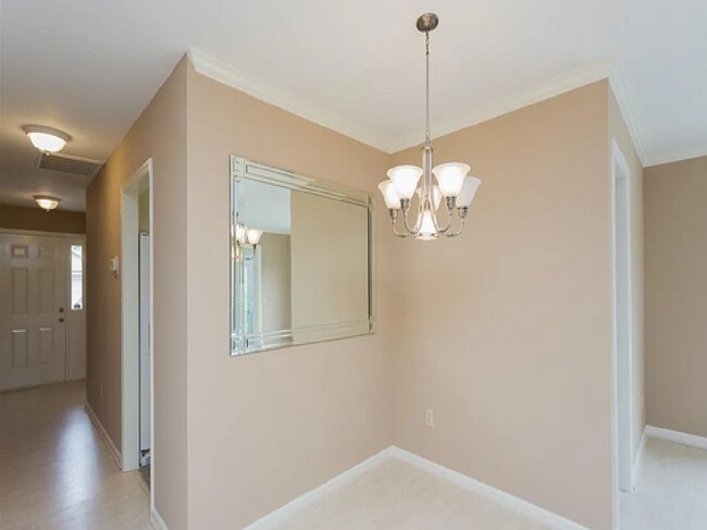 Building Photo - 1706 Lake Park Cir