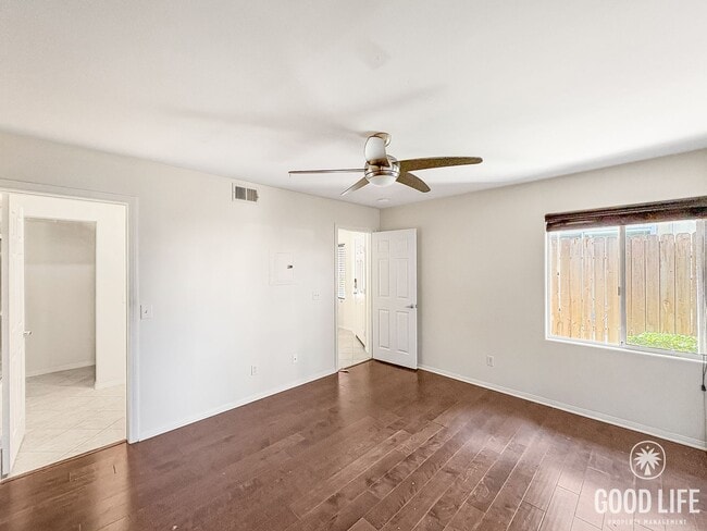 Building Photo - Great 2B/2.5BA Townhouse in PB with Roofto...