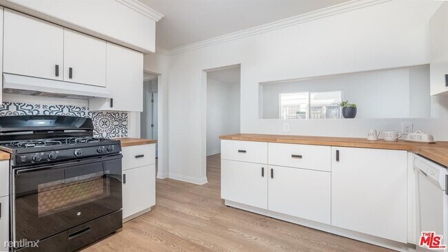 Foto del edificio - 3 br, 2 bath House - 5206 S Wilton Pl