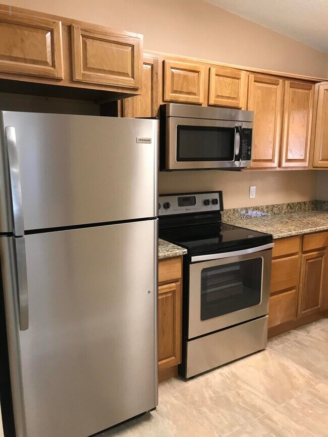 Foto del edificio - 135 Roosevelt Ave