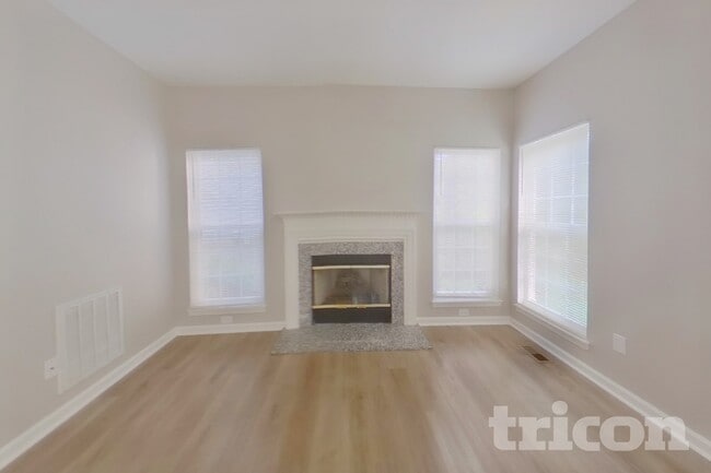 Building Photo - 6902 Fenwick Dr