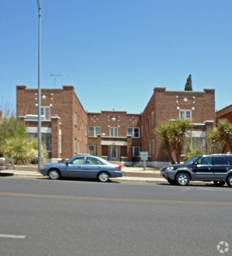 Foto del edificio - 3125 Pershing Dr
