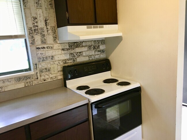 Foto del edificio - Beautiful Two-story, 3 Bed, 1.5 Bath Condo 1/2 Mile from CSU!