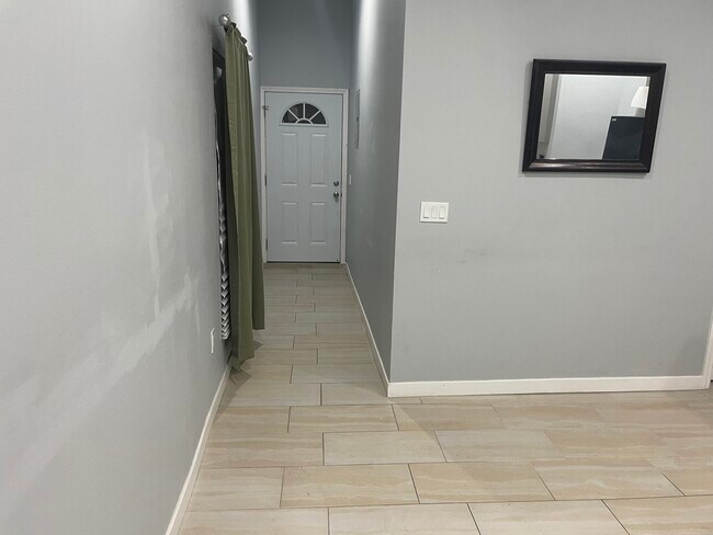 Foto del edificio - 2904 E 63rd St