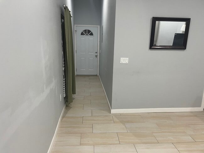 Building Photo - 2904 E 63rd St