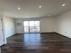 Building Photo - 404 S 5th St