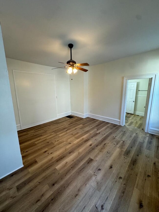 Building Photo - 1007 N Prairie St