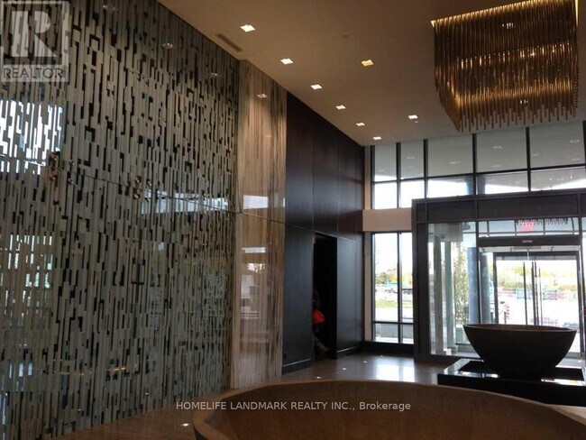 Photo du bâtiment - 215 Sherway Gardens Rd