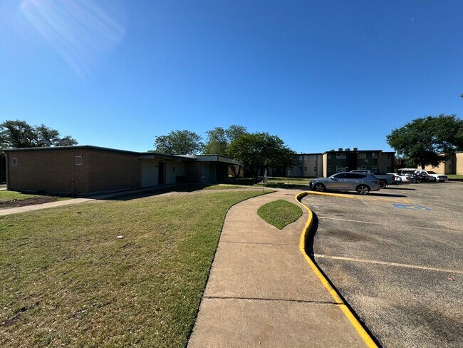 Foto del edificio - Belle Oaks Apartments
