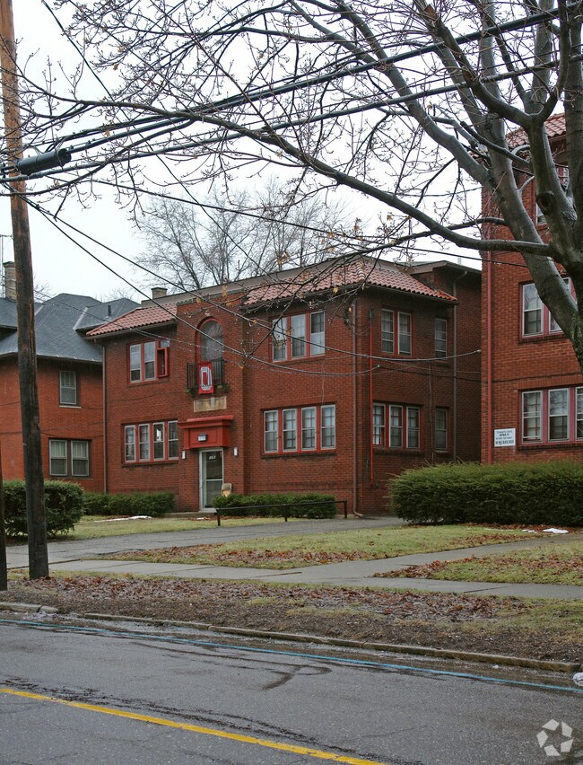 Foto del edificio - 176 N Portage Path
