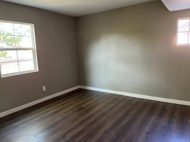 Foto del edificio - 1376 Villa St