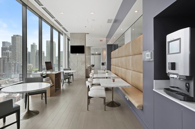 Foto del edificio - 420 N Franklin St