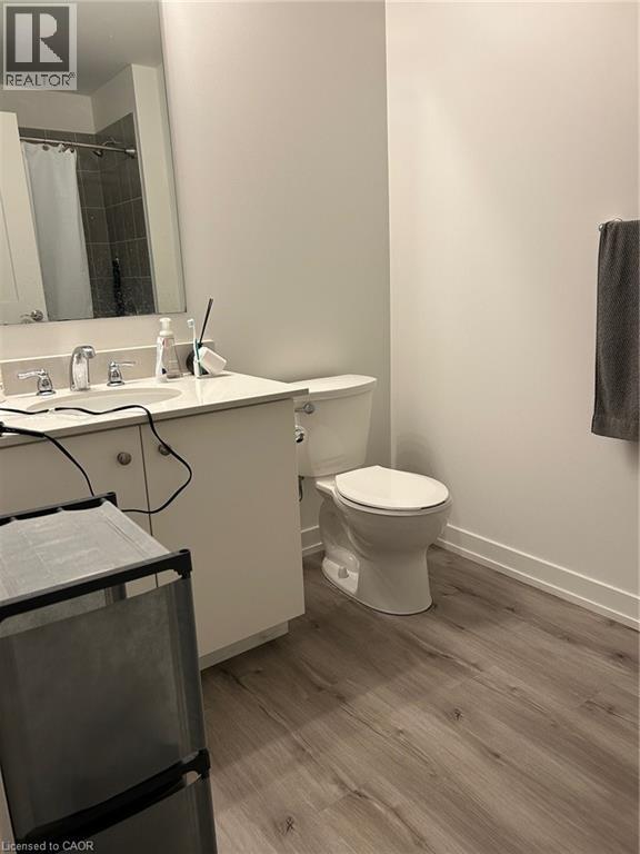 Photo du bâtiment - 247 Northfield Dr E