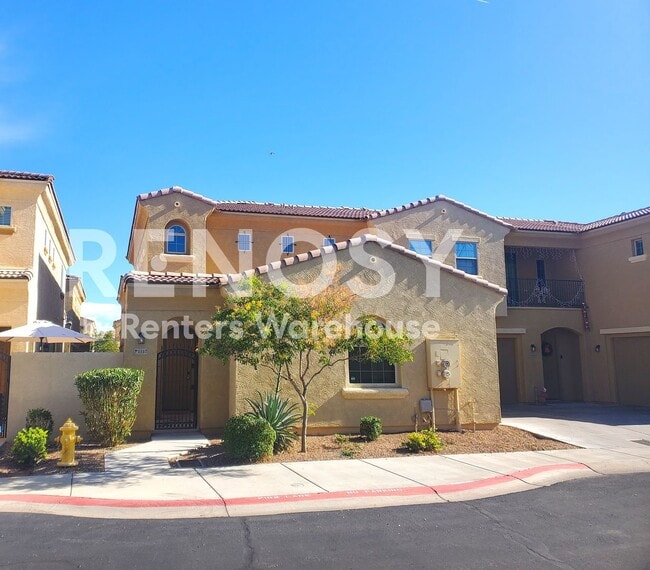Building Photo - 1367 S Country Club Dr