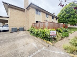 Building Photo - 2622 Custer Pkwy