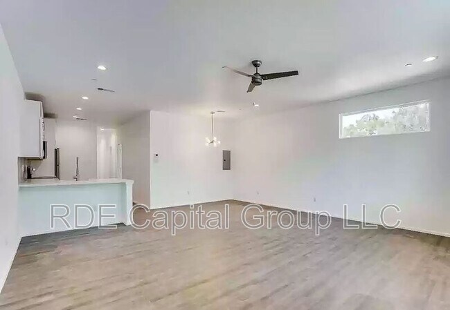 Building Photo - 3275 Dallas St