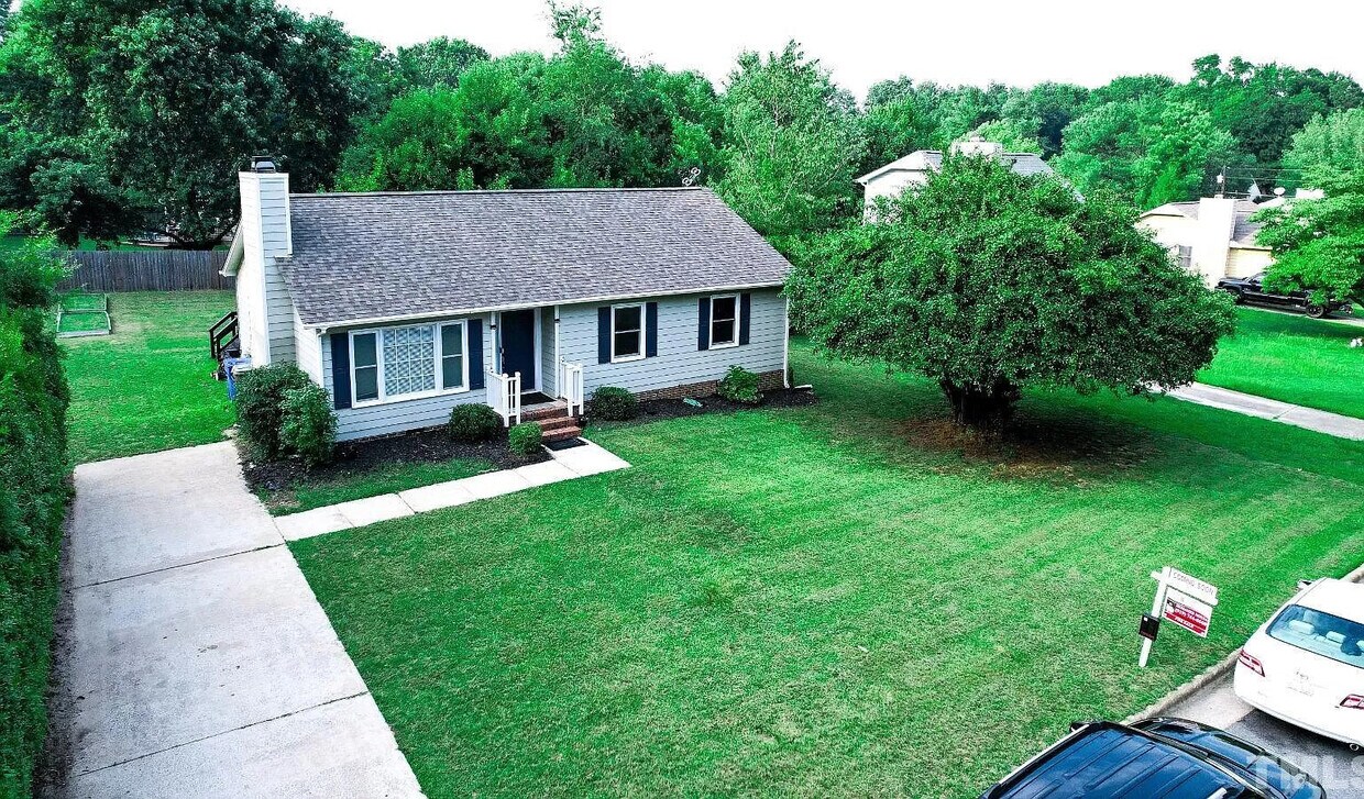 Foto principal - 725 E Cardinal Dr
