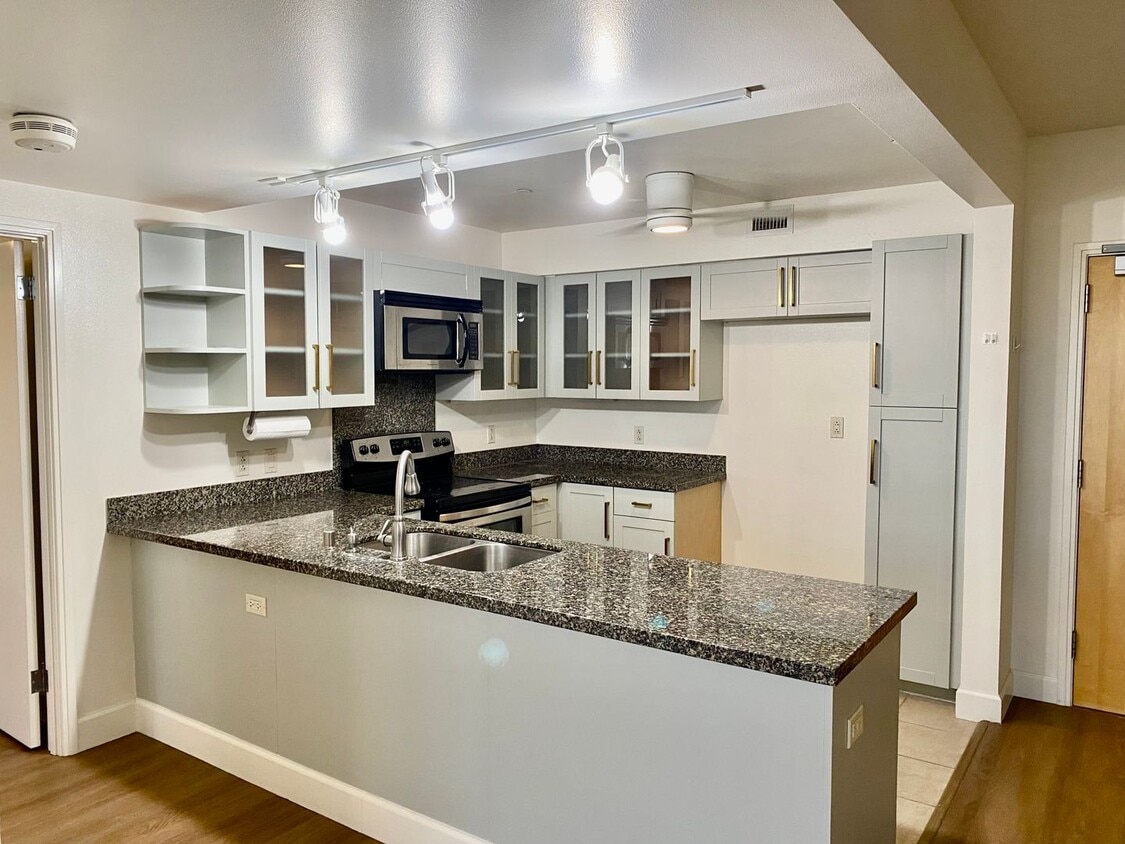 Primary Photo - Keola Lai - Spacious 2/2/2 in Kakaako
