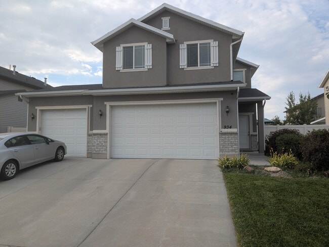 Building Photo - 934 Farnham Dr